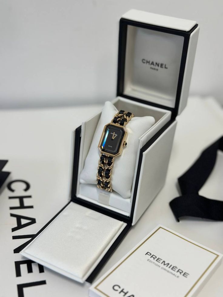 CHANEL – Première