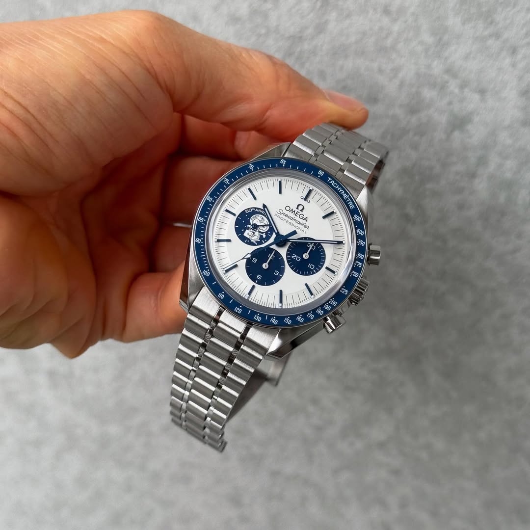 OMEGA – Speedmaster “Snoopy”